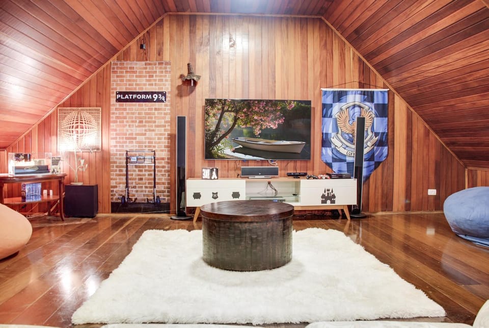 TV and multimedia, Living room, Seating area