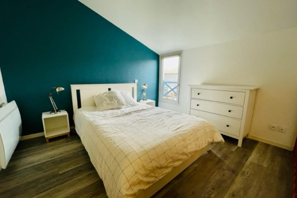 Bright apt with nice balcony - near beach Apartment in La Rochelle