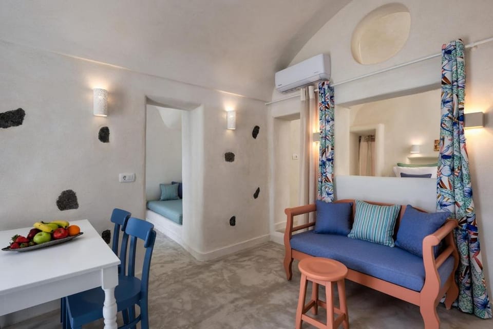 Kitchen or kitchenette, Living room, Seating area
