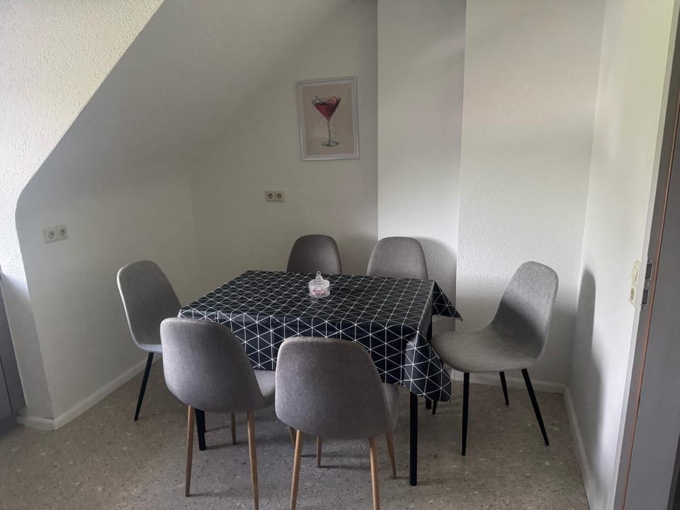 Seating area, Dining area