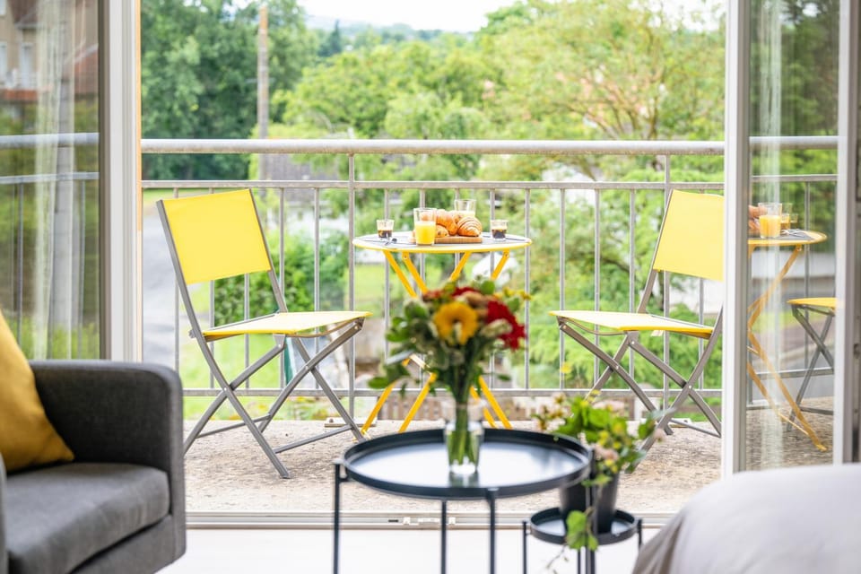 Neighbourhood, Natural landscape, View (from property/room), Balcony/Terrace, Living room, Dining area, Location