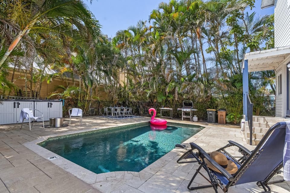 Heated Pool, Outdoor Dining & Grill, Near the Beach - Heart of Punta Gorda - Roelens House in Punta Gorda