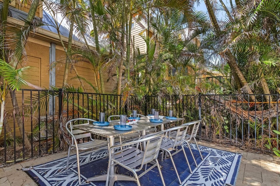 Heated Pool, Outdoor Dining & Grill, Near the Beach - Heart of Punta Gorda - Roelens House in Punta Gorda