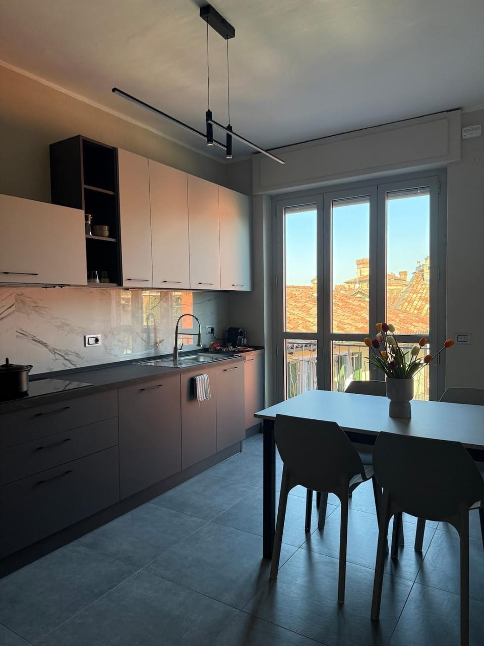 Kitchen or kitchenette, Dining area, stove