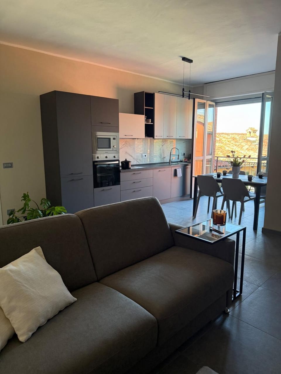 Kitchen or kitchenette, Living room, Seating area, Dining area, minibar