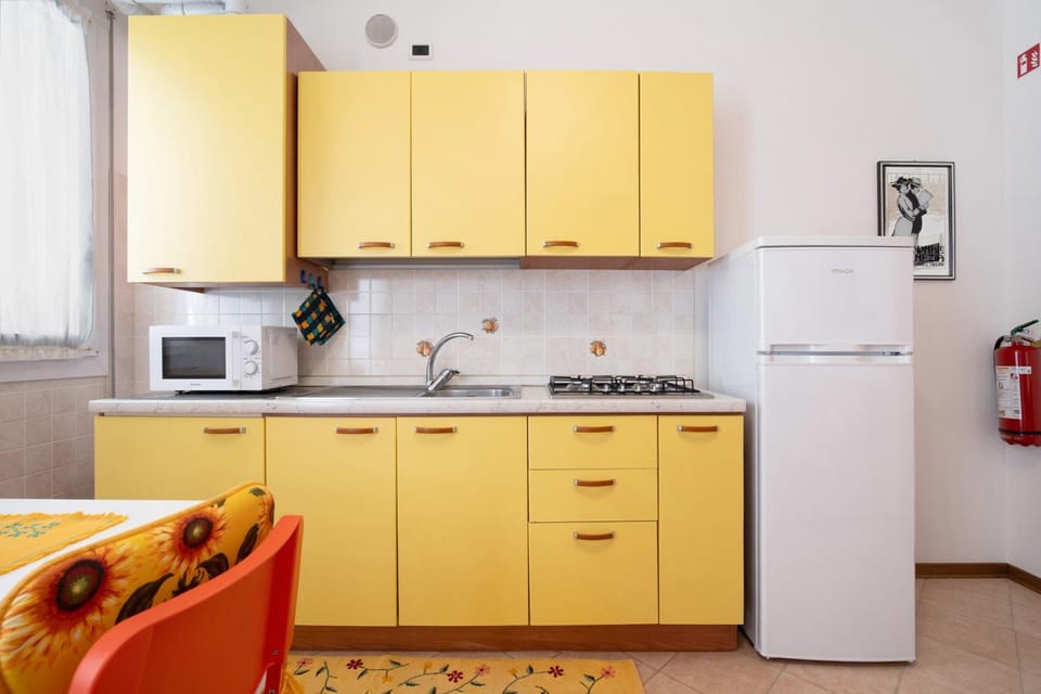 Kitchen or kitchenette, Living room