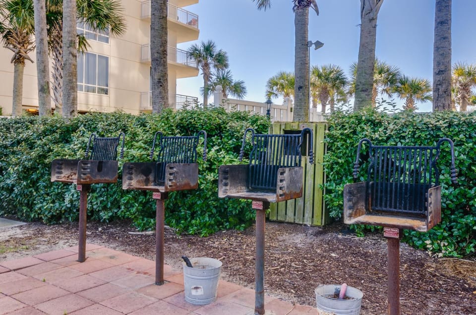 Coastal Breeze by Gulf Coast Getaways Apartment in Pensacola Beach