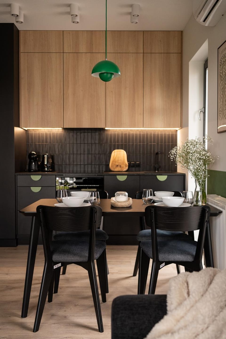 Kitchen or kitchenette, Dining area, stove