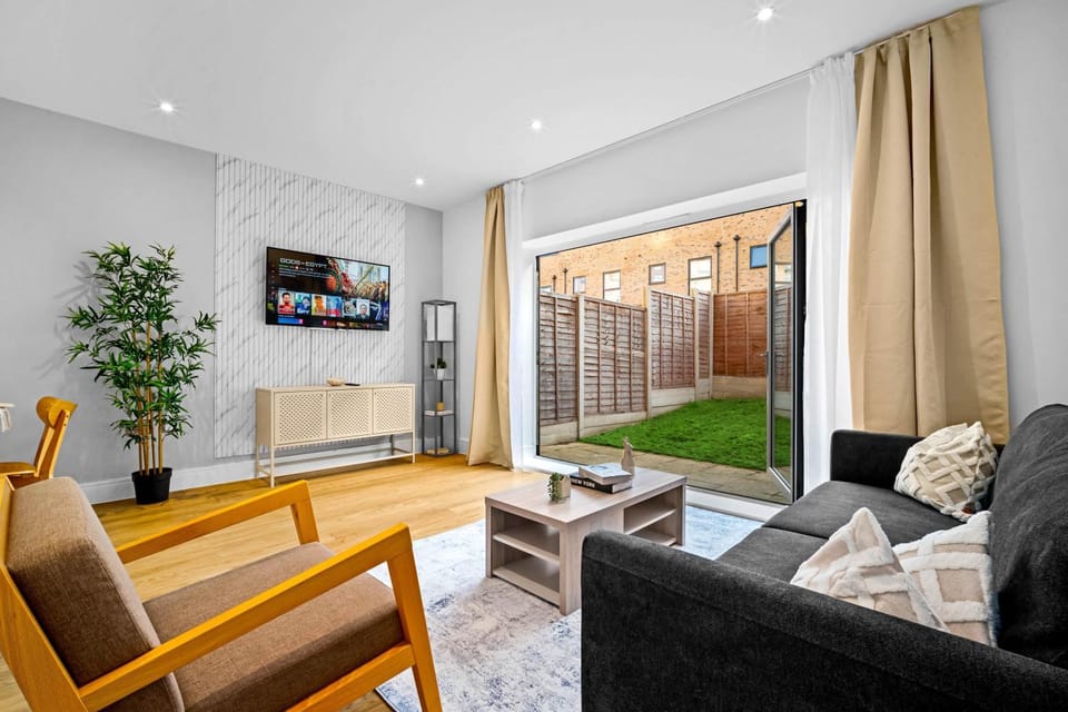 TV and multimedia, Living room, Seating area