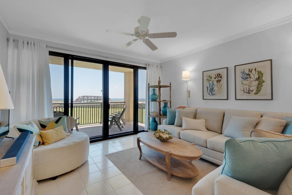 Fleur De Sel by Gulf Coast Getaways Apartment in Pensacola Beach
