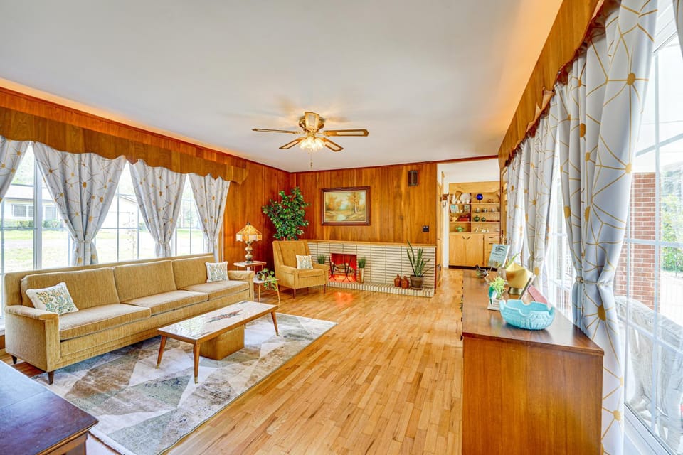 Mid-Century 1950s Home W/ Carport Near Route 66 House in Missouri