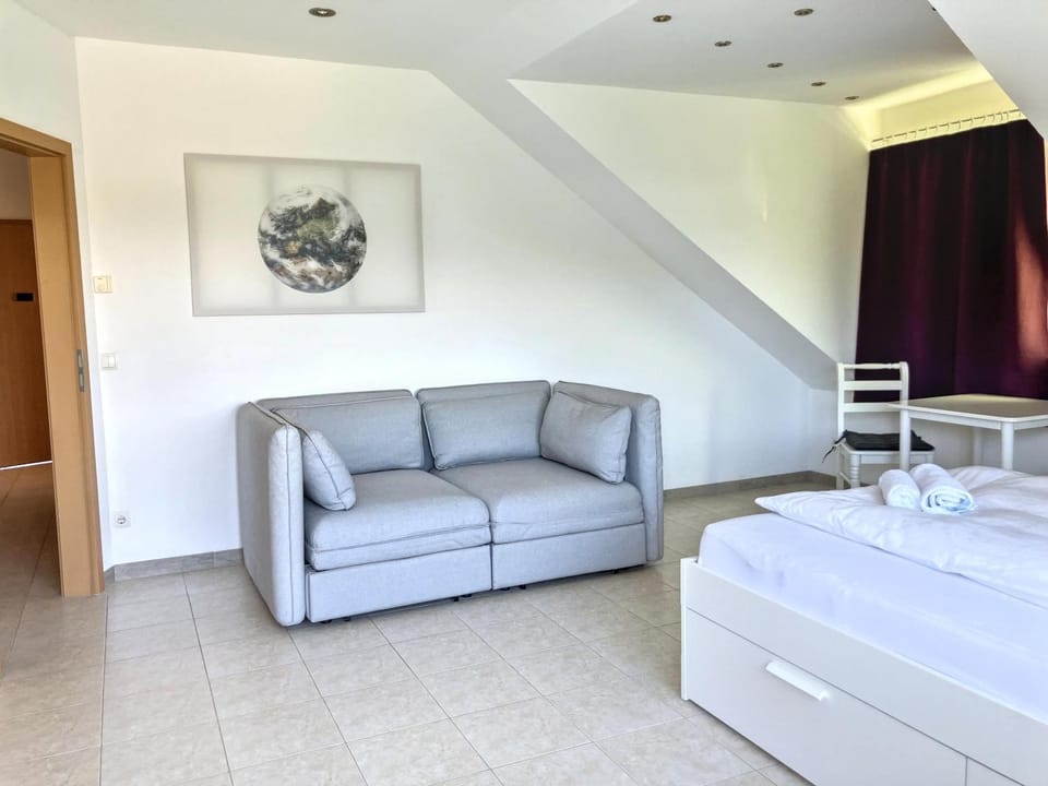 Bed, Living room, Photo of the whole room, Seating area, Bedroom