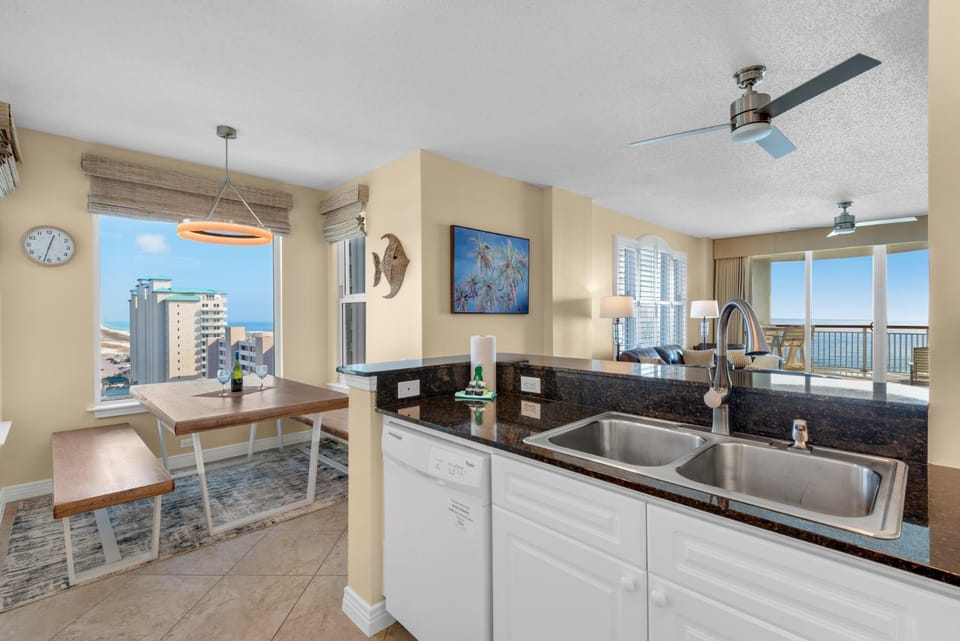 Island Sunrise by Gulf Coast Getaways Apartment in Pensacola Beach