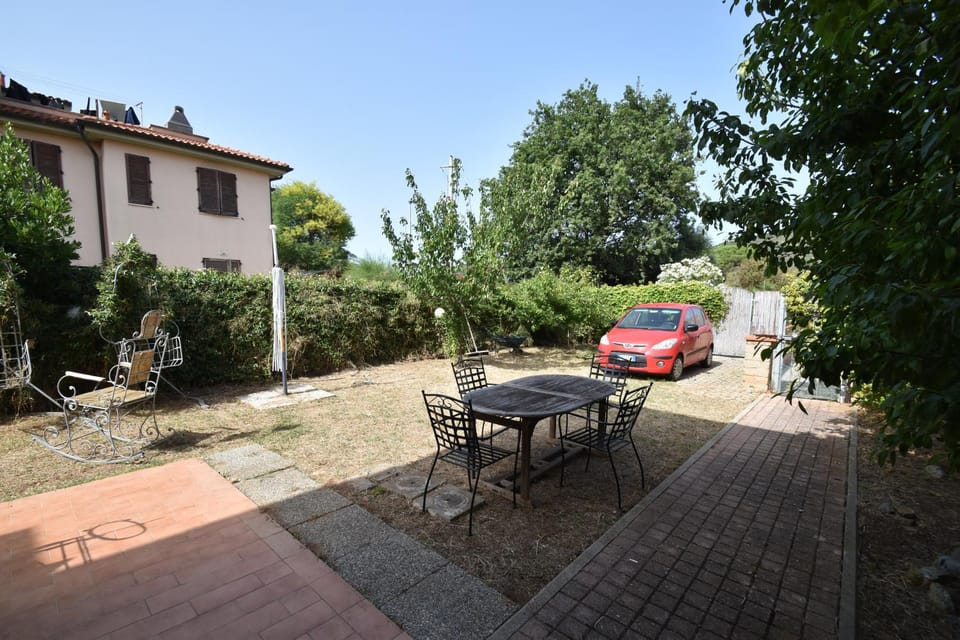 Property building, Garden, Parking