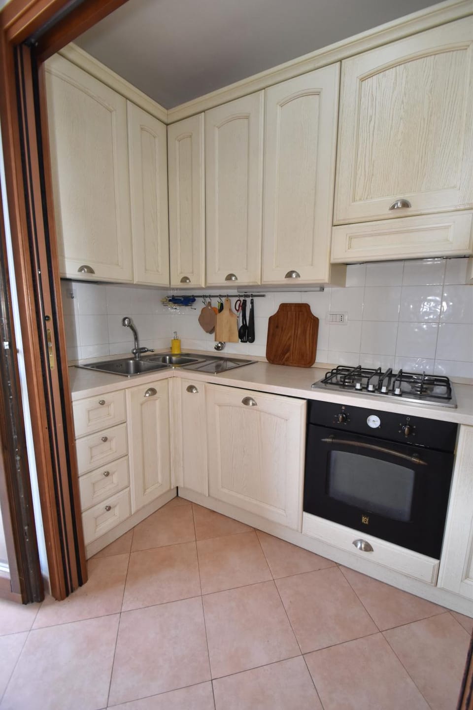 Kitchen or kitchenette, dishwasher, stove