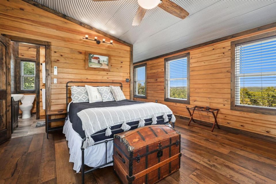 Fox Wood Cabin, Hot Tub, Mountain Views Cabin in Arkansas