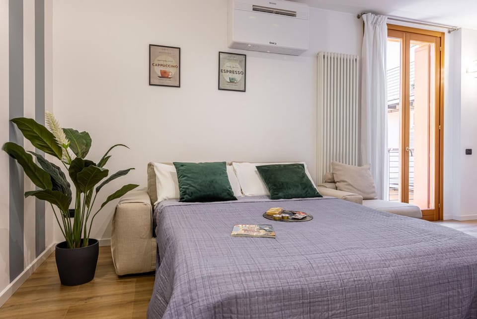 towels, air conditioner