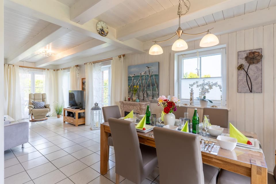 Ferienhaus Ostseecharme mit Sauna u Garten House in Heiligenhafen