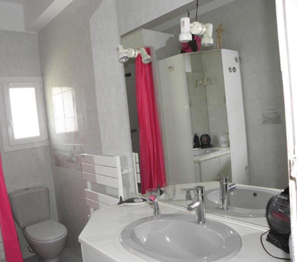 chambre d'hôtes villa tigre LA CIOTAT Quartier résidentiel Bed and Breakfast in La Ciotat