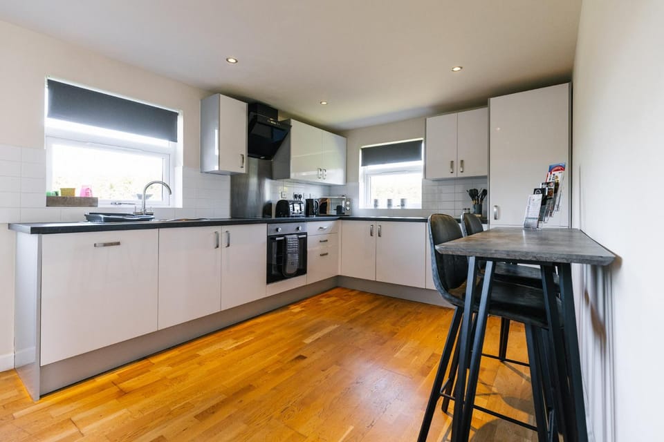 Kitchen or kitchenette, oven