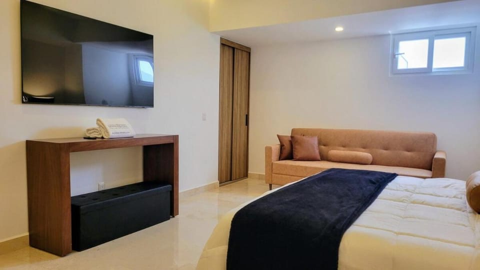 Bed, TV and multimedia, Photo of the whole room, Bedroom