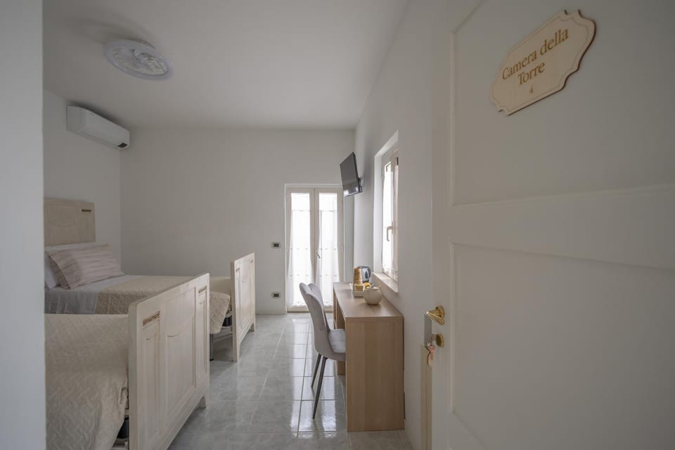 Bed, Property logo or sign, TV and multimedia, Photo of the whole room, Bedroom, heating, internet, air conditioner