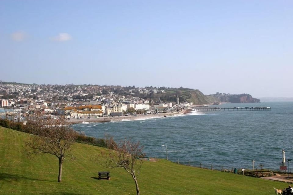 Stunning apartment with uninterrupted views Apartment in Dawlish