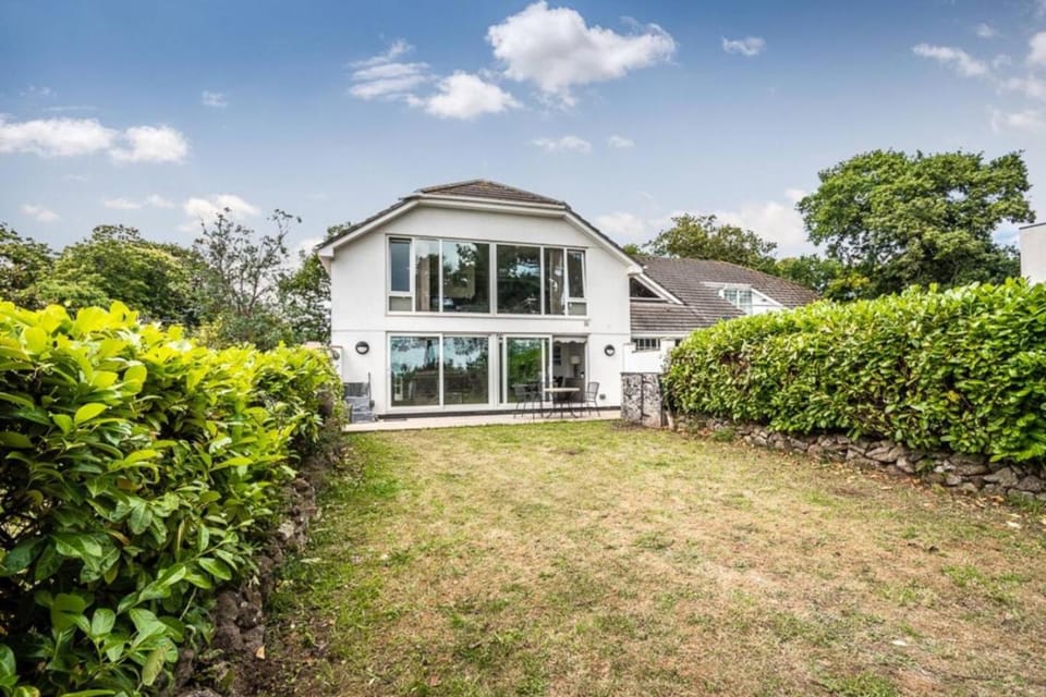 Property building, Spring, Day, Natural landscape, Garden, Garden view