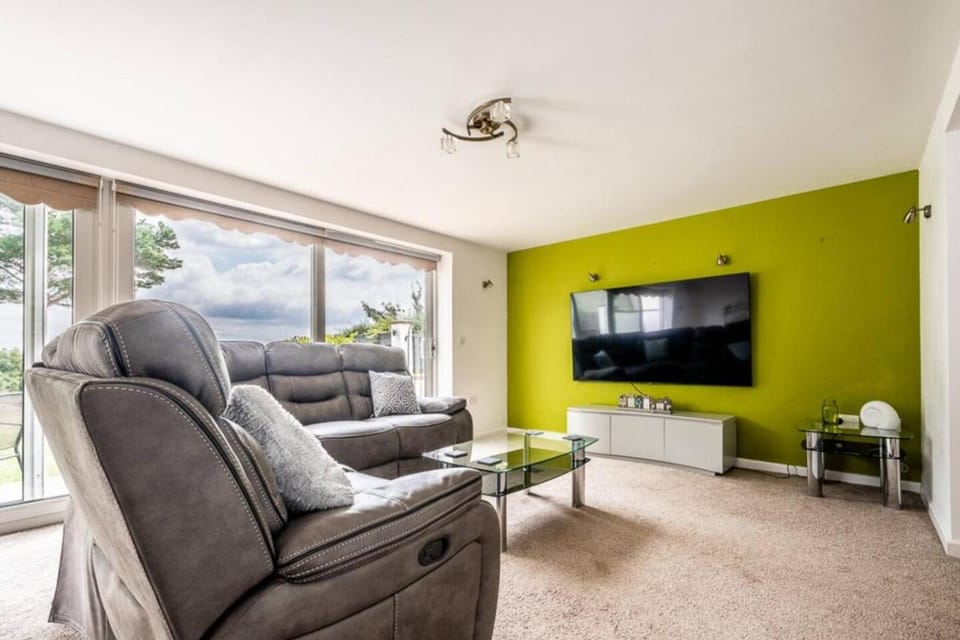 Ocean views, peace and quiet in this homely flat Apartment in Dawlish