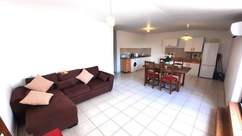 Appartement Gîte dans magnifique petit village de campagne à 20 minutes de la mer Apartment in Occitanie