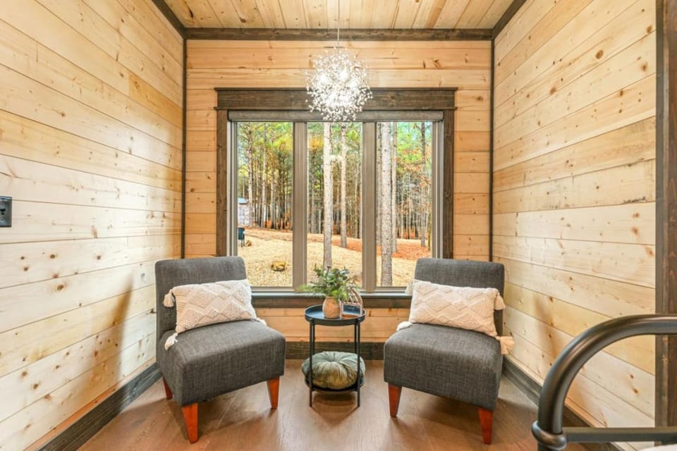 Hot tub Fire pit Games Sleeps 16 Huge Deck House in Broken Bow
