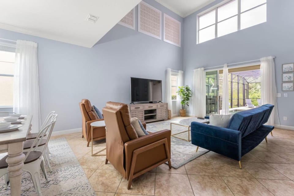 Lakefront 5BR Family Resort Pool Home Near Disney House in Four Corners