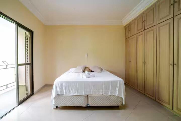 Bedroom, towels, wardrobe