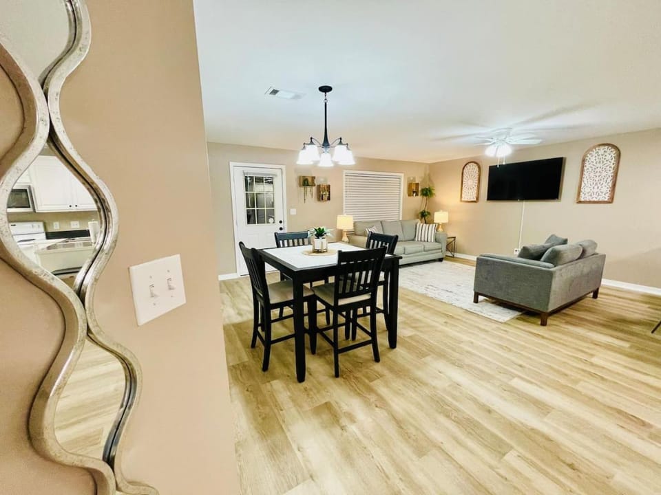 Eastgate 10A beautiful townhouse Apartment in Hammond