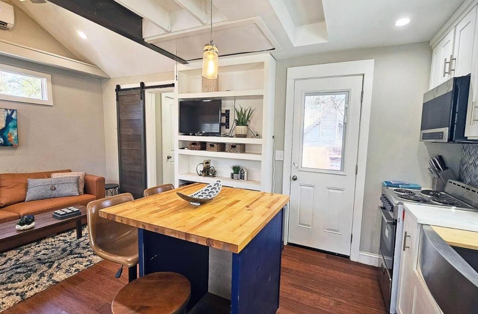 Private Atlanta Tiny House with Mini Golf House in Conley