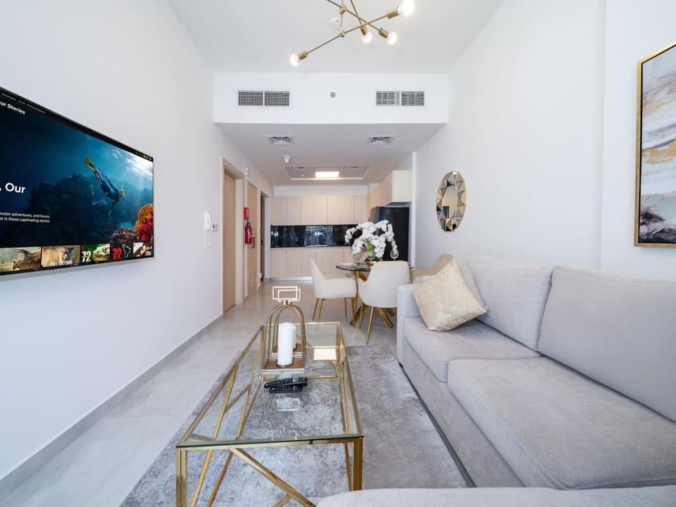 Communal lounge/ TV room, TV and multimedia, Living room, Seating area, Evening entertainment