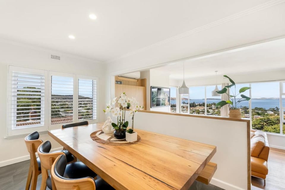 Stunning Home with River Views House in Bellerive