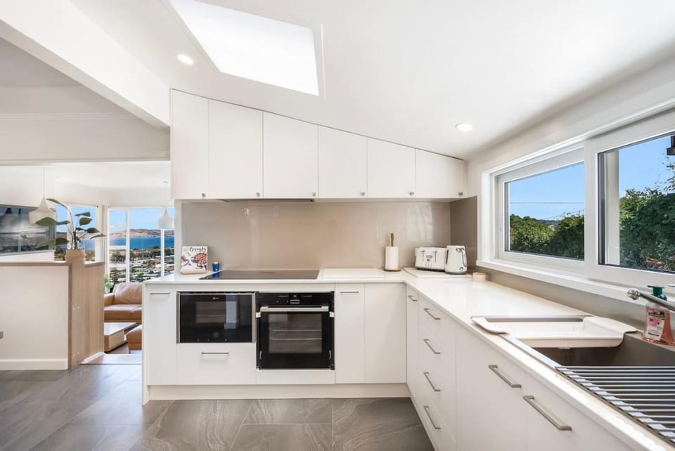 Stunning Home with River Views House in Bellerive