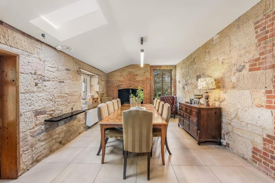 Bellevue House, Historic Luxury House in Tasmania
