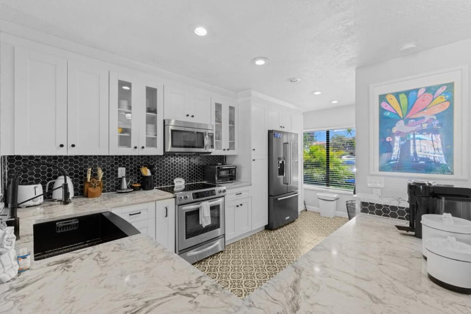 Kitchen or kitchenette, dishwasher, toaster