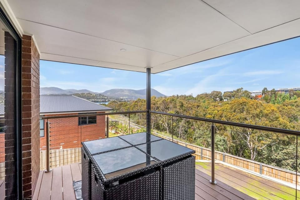 New and Stylish Home in Peaceful Location Apartment in Tasmania