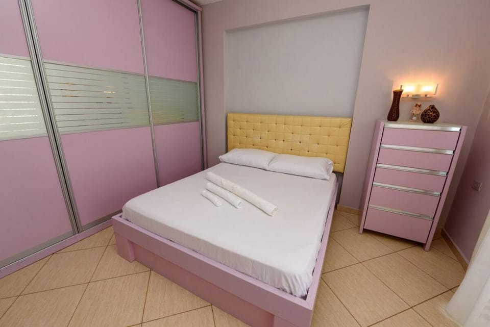 Bed, Photo of the whole room, Bedroom, wardrobe