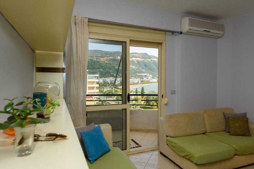 Patio, Natural landscape, View (from property/room), Balcony/Terrace, Living room, Seating area, Dining area, Mountain view, air conditioner