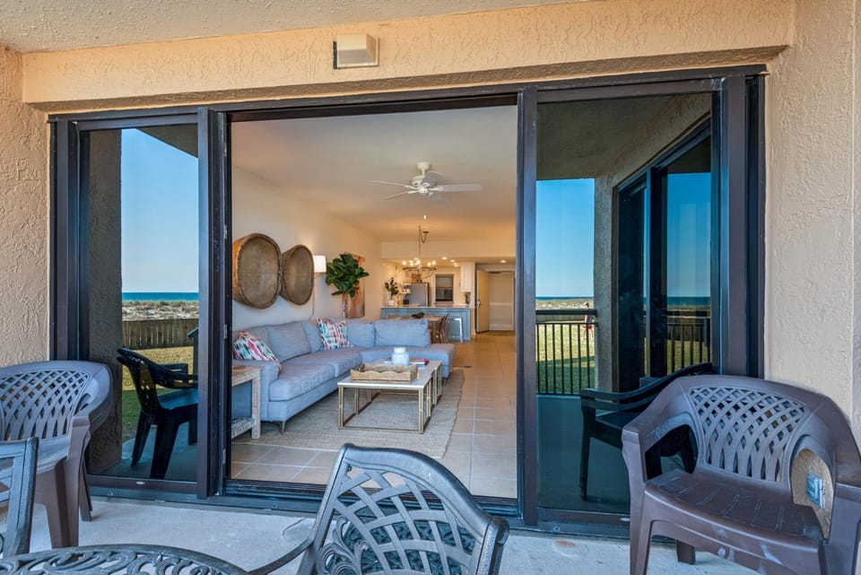 The Driftwood Condo by Gulf Coast Getaways Apartment in Pensacola Beach