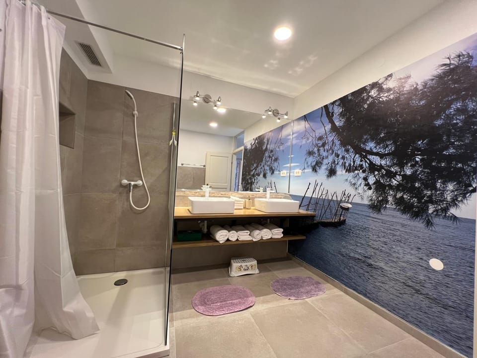 Shower, Bathroom, towels