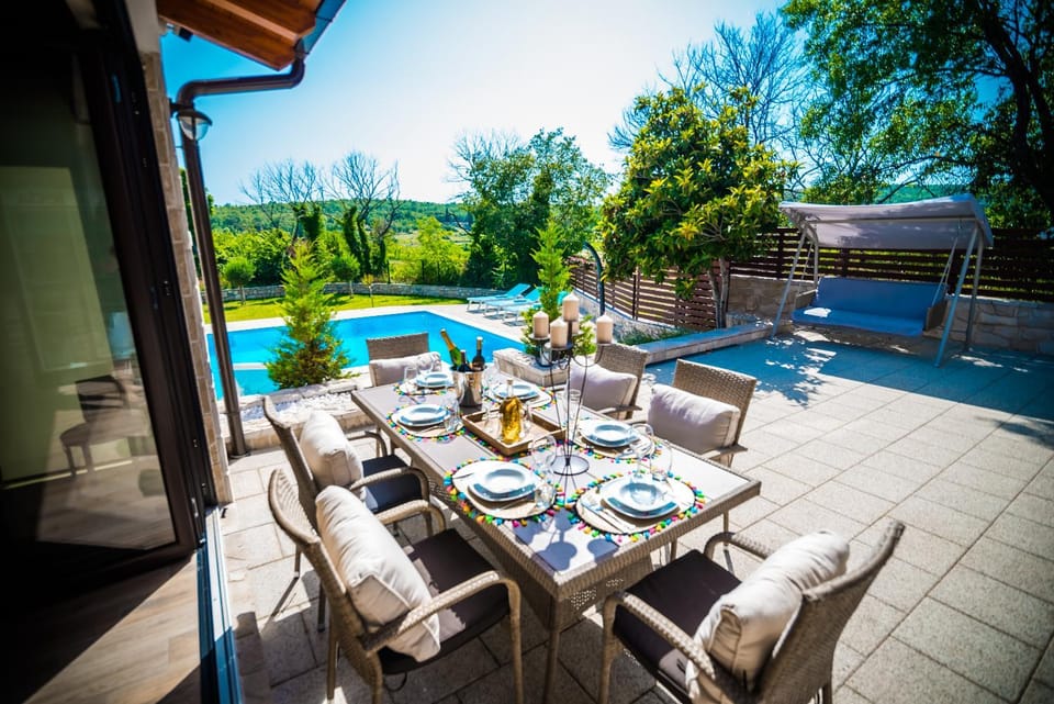 Patio, Garden, View (from property/room), Seating area, Dining area, Garden view, Pool view, Swimming pool, sunbed