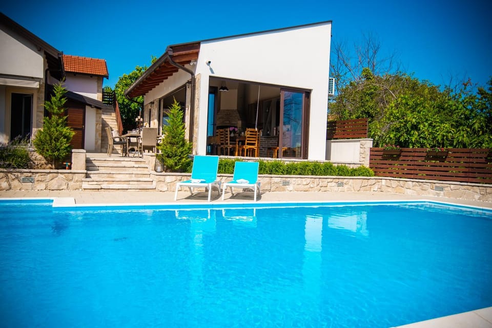 Patio, Pool view, Swimming pool, sunbed