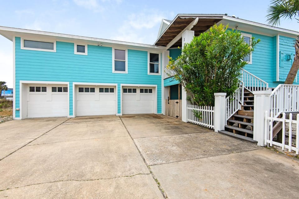The Sunshine House by Gulf Coast Getaways House in Pensacola Beach