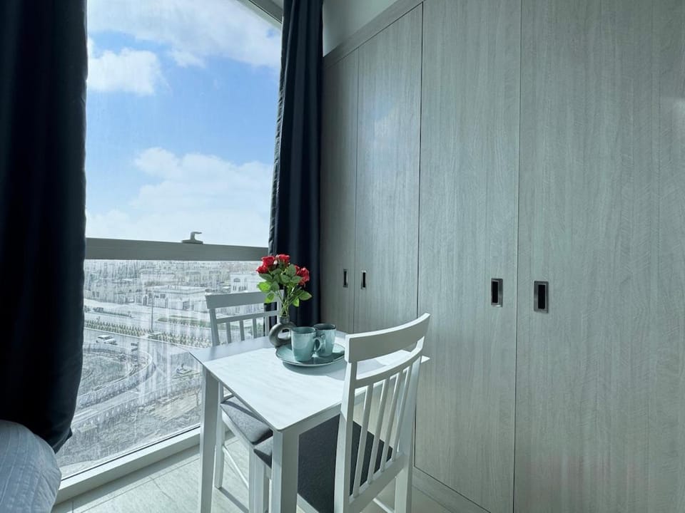 View (from property/room), Living room, Seating area, Dining area