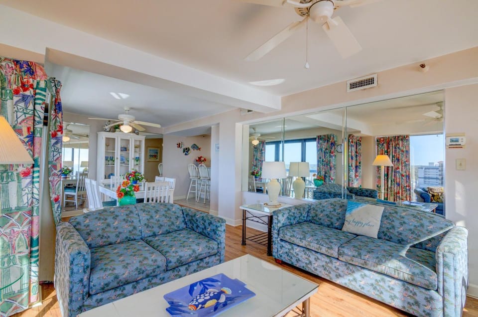 Spacious Balcony + Amenities House in Myrtle Beach